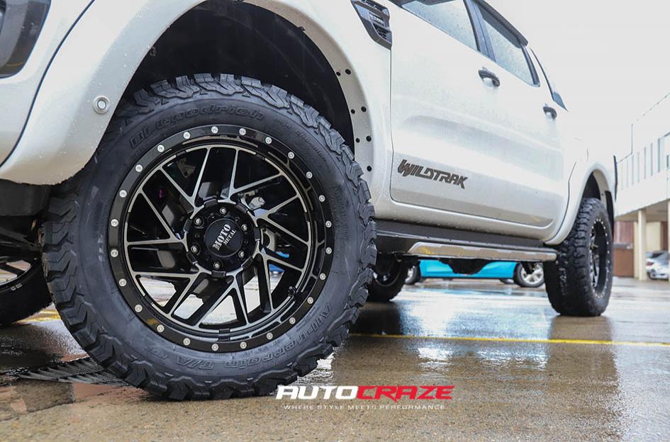 FORD RANGER MO985 GLOSS BLACK MACHINED